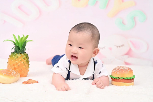 塔城宝宝在妈妈肚子里